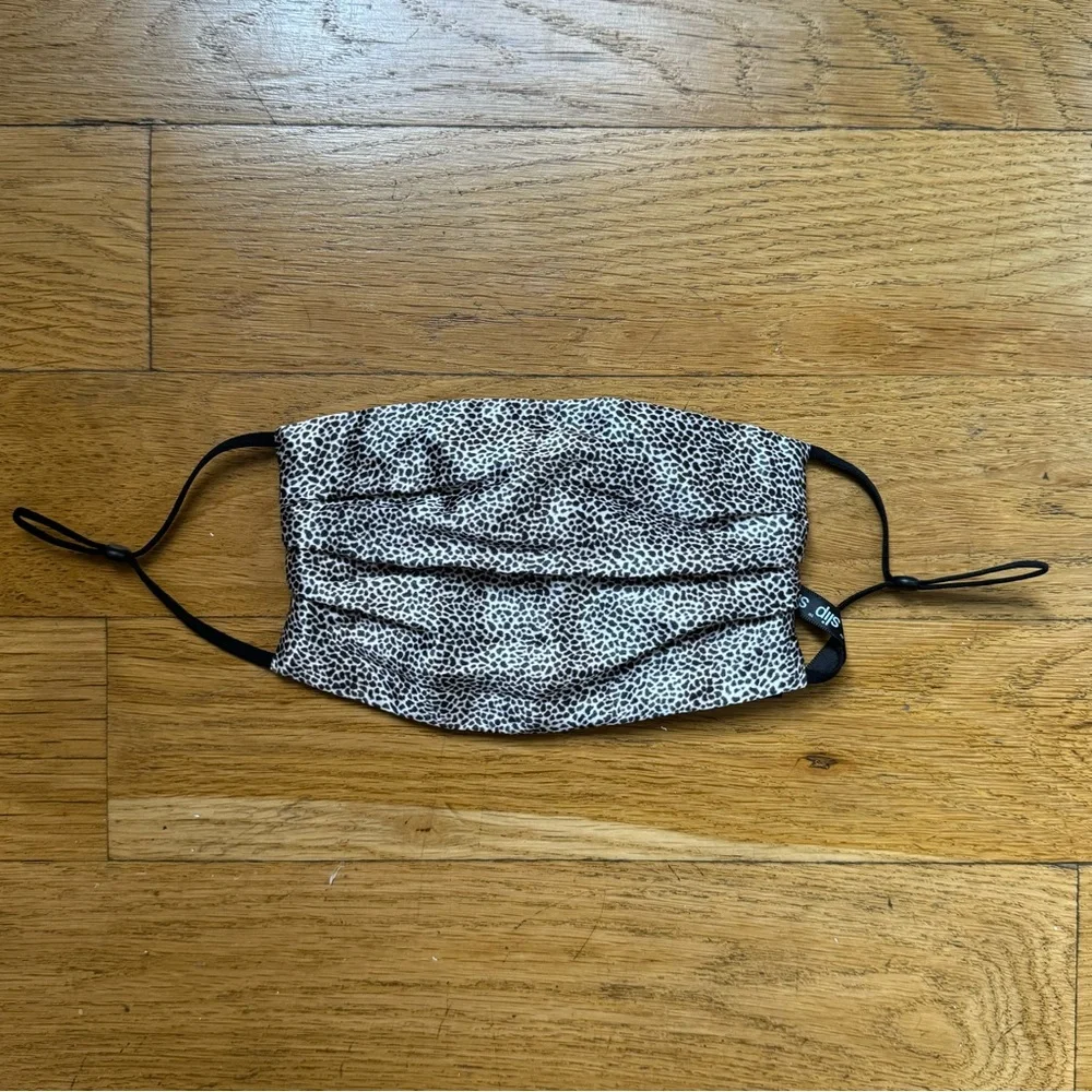 NWOT Slip silk leopard face mask (O/S)